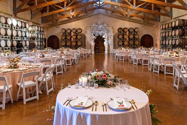 Jacuzzi barrel room sweetheart table